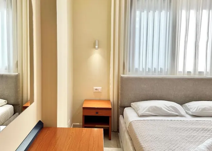 Large In Golem (Tirana)