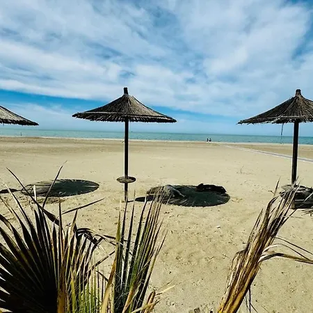 Large In Apartmán Golem (Tirana)